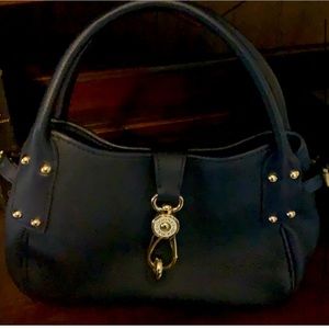 Who doesn’t love a navy bag?!